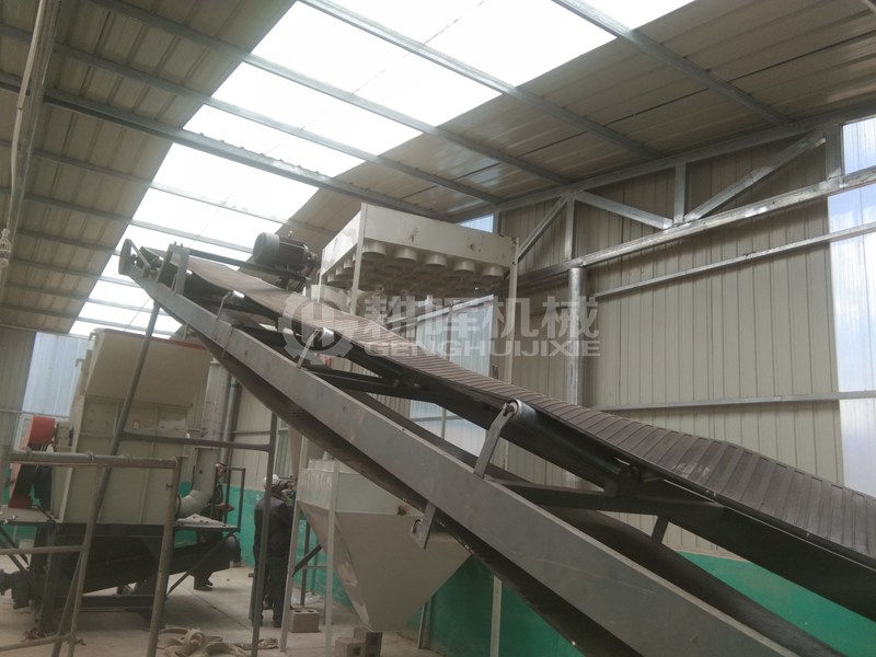 中型粉碎機現場