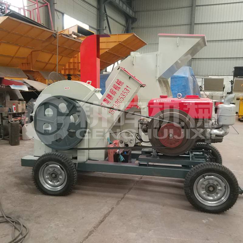 小型移動柴油木片機小型水平進料木片機