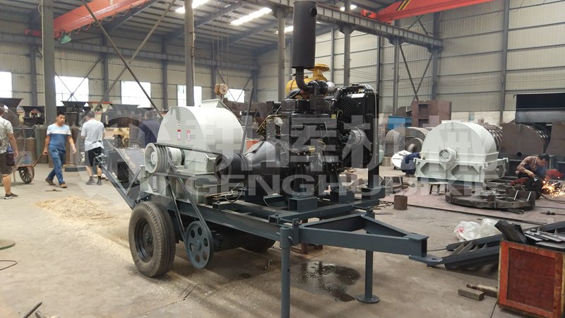 移動柴油帶輸送機的菇木粉碎機GH1000移動柴油自