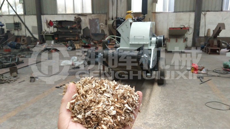 移動柴油帶輸送機的菇木粉碎機GH1000移動柴油自