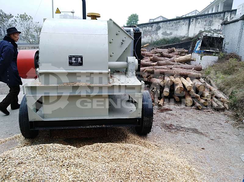 四川宜賓6臺移動柴油樹枝粉碎機