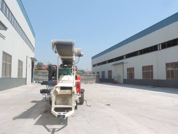 臥式移動(dòng)柴油樹枝粉碎機(jī)大型移動(dòng)柴油樹枝粉碎