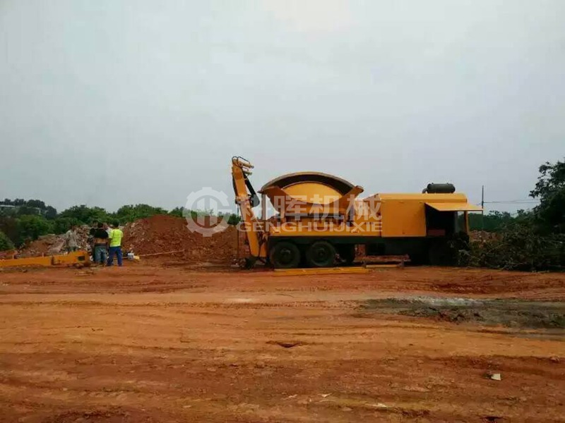 圓盤樹根粉碎機現場