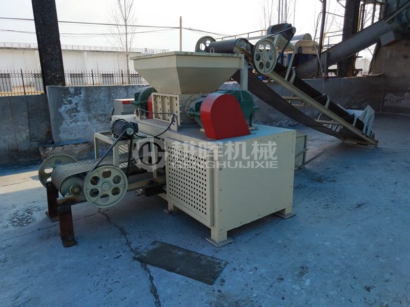 小型撕碎機現(xiàn)場小型剪碎機現(xiàn)場