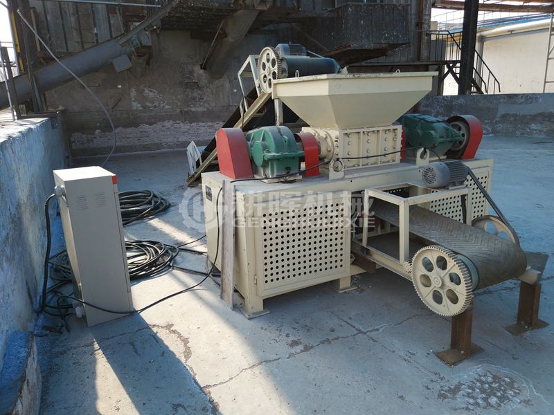 小型撕碎機現(xiàn)場小型剪碎機現(xiàn)場