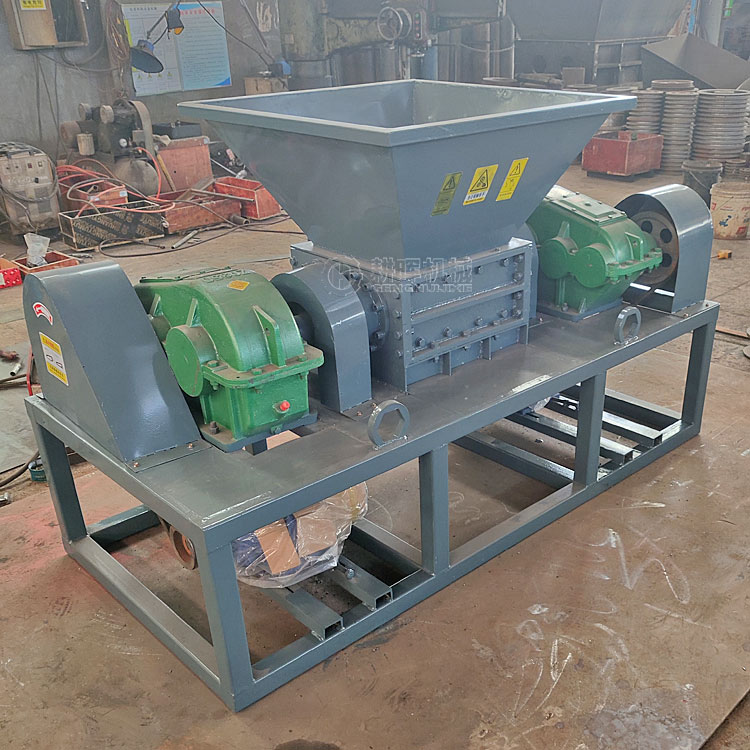 汽車(chē)擋風(fēng)玻璃粉碎機(jī) 夾膠玻璃撕碎機(jī)